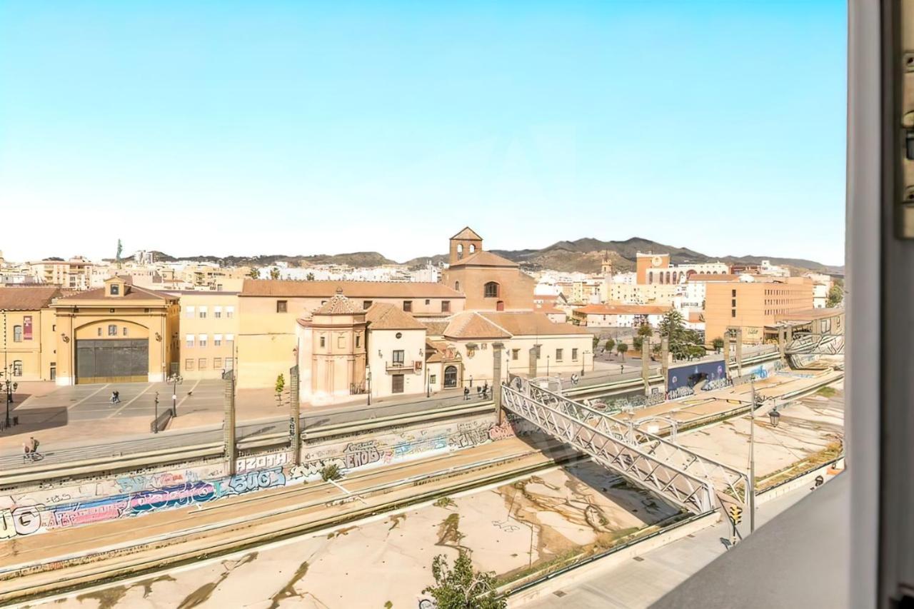Lovely With River Views And Parking Lejlighed