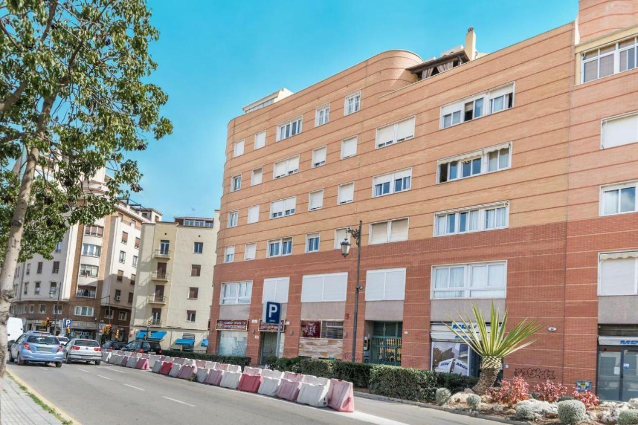 Lovely With River Views And Parking Appartement Málaga